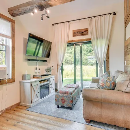 Cozy Home With Yard About 6 Mi To Stowe Mountain!